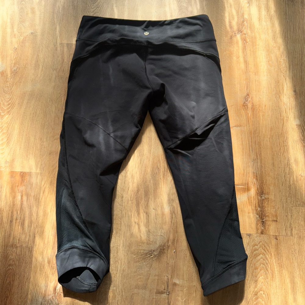 Black Lululemon midcalf leggings size 10
